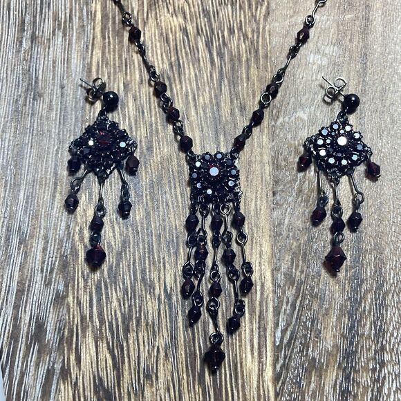 Avon Necklace And Earrings Garnet Rhinestones Dark Gothic Y2k - Picture 1 of 8
